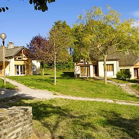 Village De Le Colombier